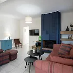 شقة Met & Kas Corner Spacious House With Countryard *