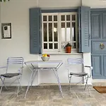 Met & Kas Corner Spacious House With Countryard * فولوس