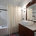 Met & Kas Corner Spacious House With Countryard *