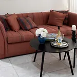 Met & Kas Corner Spacious House With Countryard Lägenhet Volos