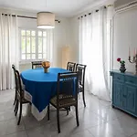 شقة Met & Kas Corner Spacious House With Countryard