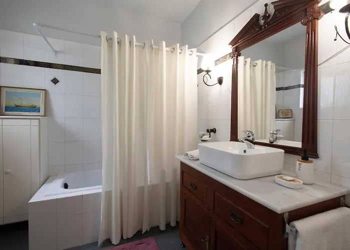 Met & Kas Corner Spacious House With Countryard *