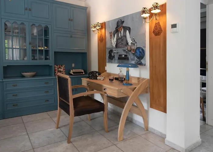 Met & Kas Corner Spacious House With Countryard