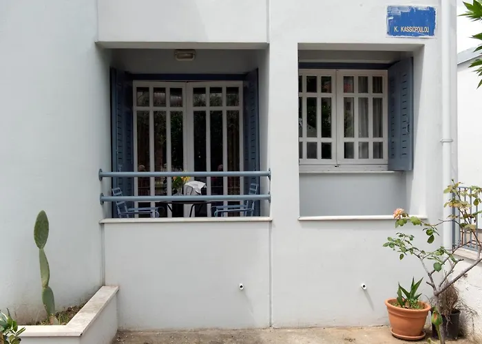 Met & Kas Corner Spacious House With Countryard