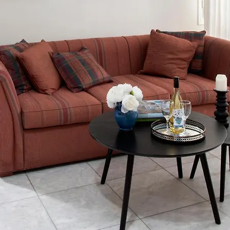 Met & Kas Corner Spacious House With Countryard Apartment Volos