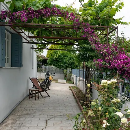 Met & Kas Corner Spacious House With Countryard 아파트