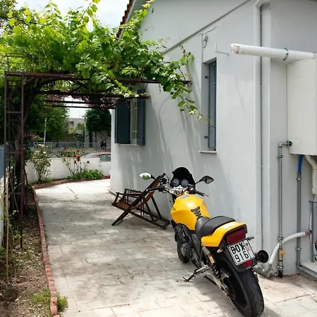 Met & Kas Corner Spacious House With Countryard Apartment Volos